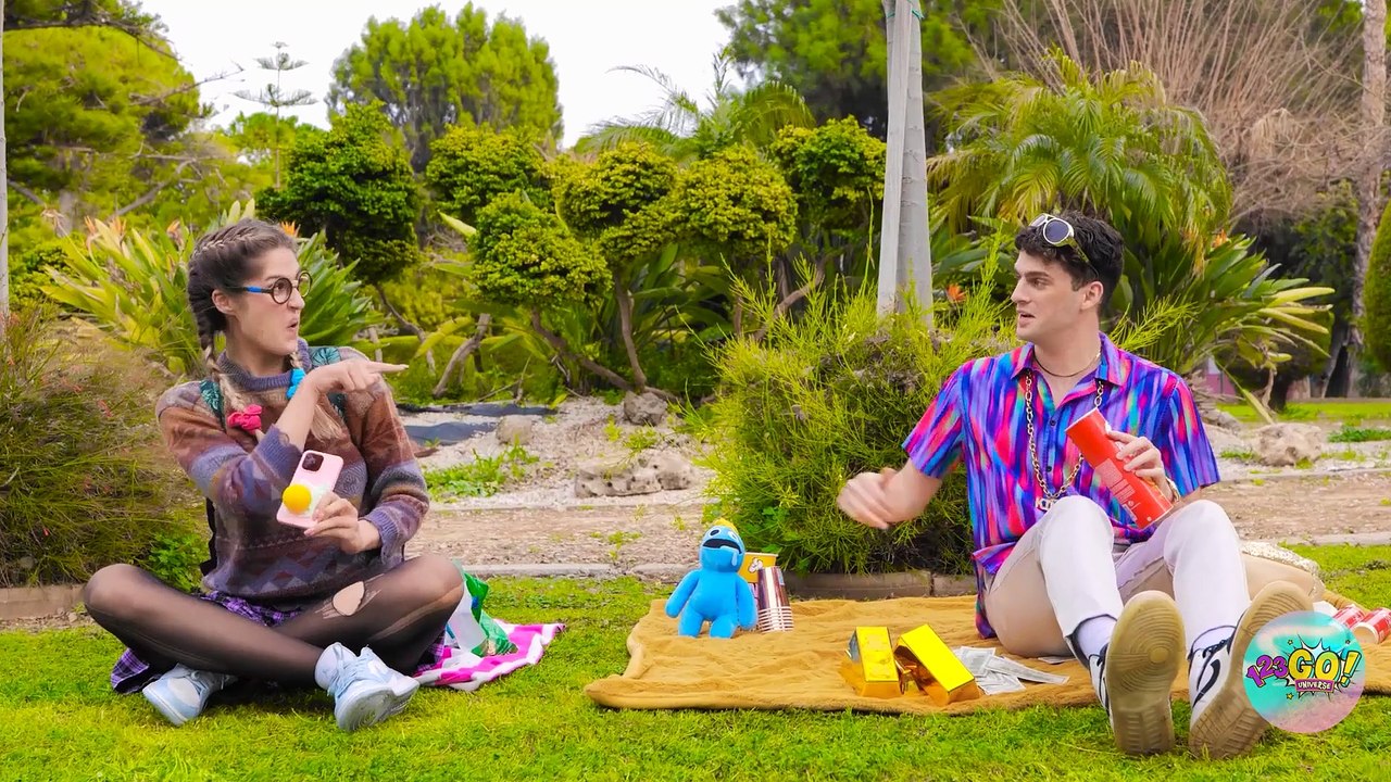 SURVIVING HIGH SCHOOL |  Rich vs. the Poor Student by 123GO!  UNIVERSE