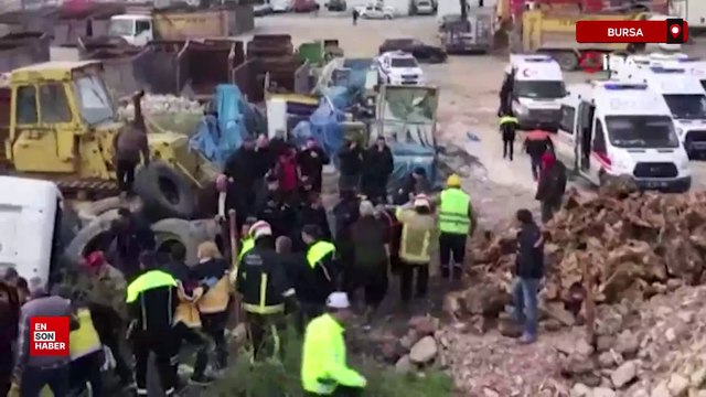 Bursa'da tırın çarptığı otobüs, şarampole devrildi