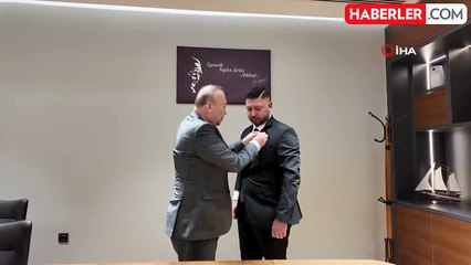 Başkan Yalım, Rakibine CHP Rozetini Taktı