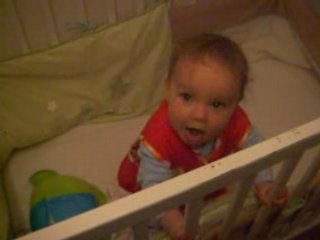 kylian se leve dans son lit 2