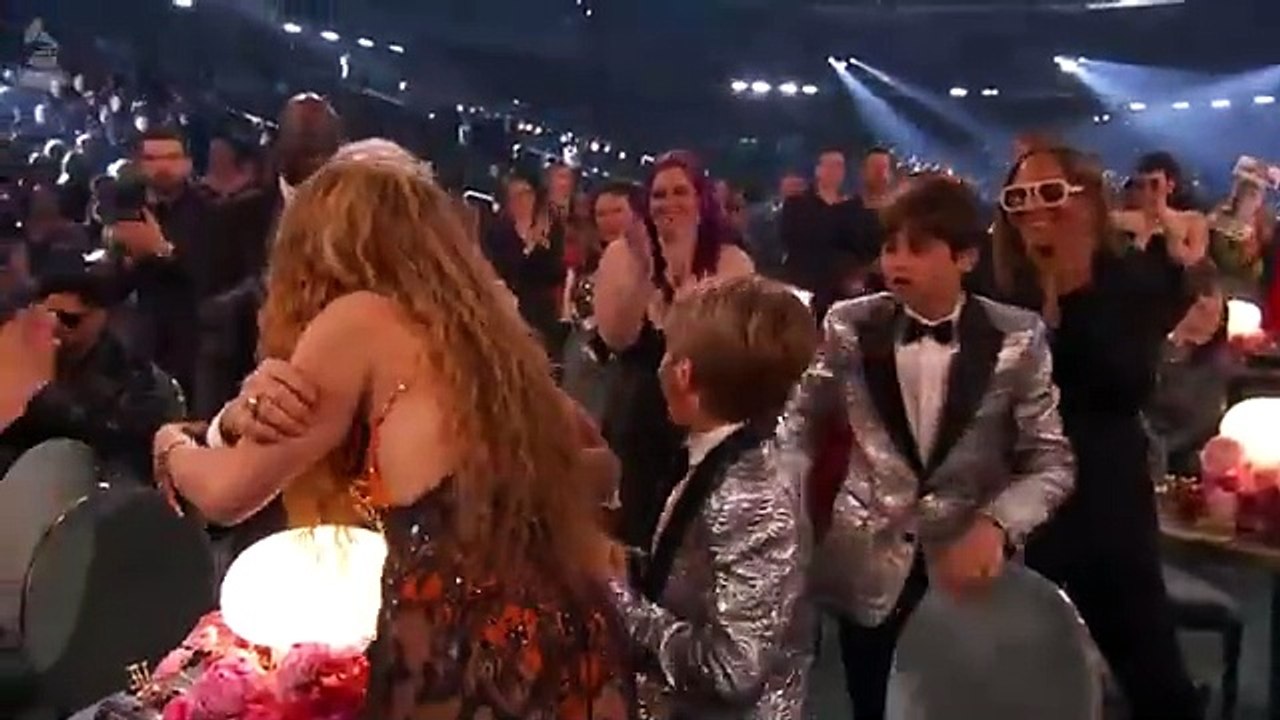 SHAKIRA Wins BEST LATIN POP ALBUM For 'LAS MUJERES YA NO LLORAN' | 2025 GRAMMYs Acceptance Speech