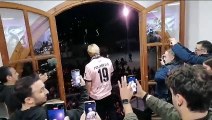 Pohjanpalo abbraccia i tifosi allo stadio Renzo Barbera. IL VIDEO