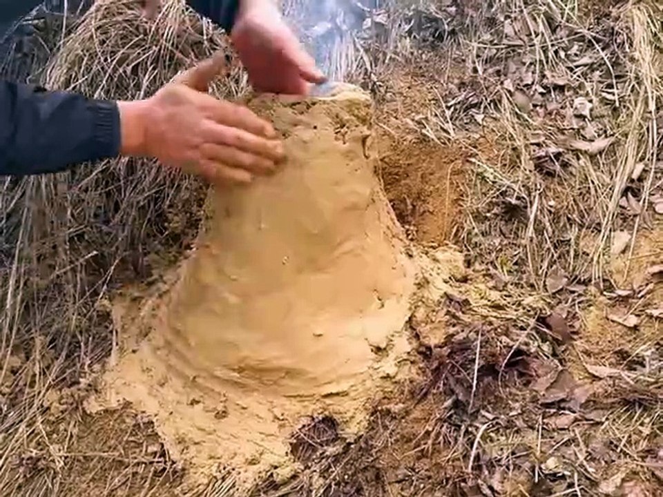 Build a spike shelter to keep out wild animals and stay warm & cozy inside with a fire. #viralvideo