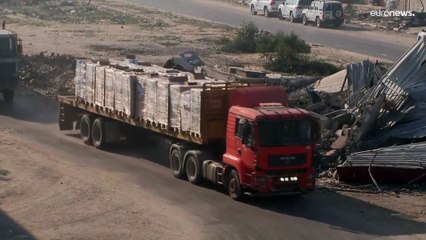 قوافل المساعدات الإنسانية تدخل غزة وحماس تعترض "أقل من الحد الأدنى المتفق عليه"