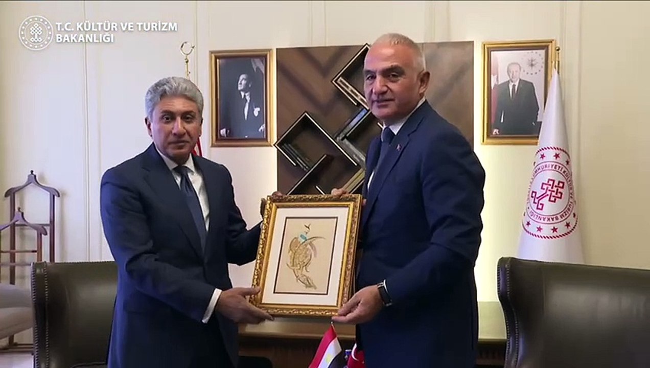 وزير السياحة المصري والتركي يشهدان توقيع اتفاقية تعاون