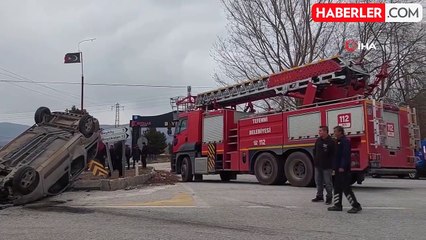 Burdur'da Kamyonet ve Hafif Ticari Araç Çarpıştı: 3 Yaralı