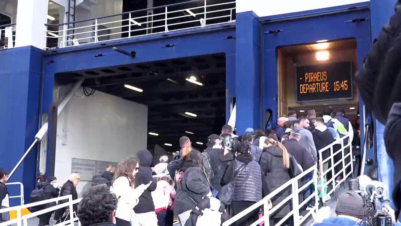 Mais de 7.000 deixam ilha grega de Santorini por atividade sísmica inédita