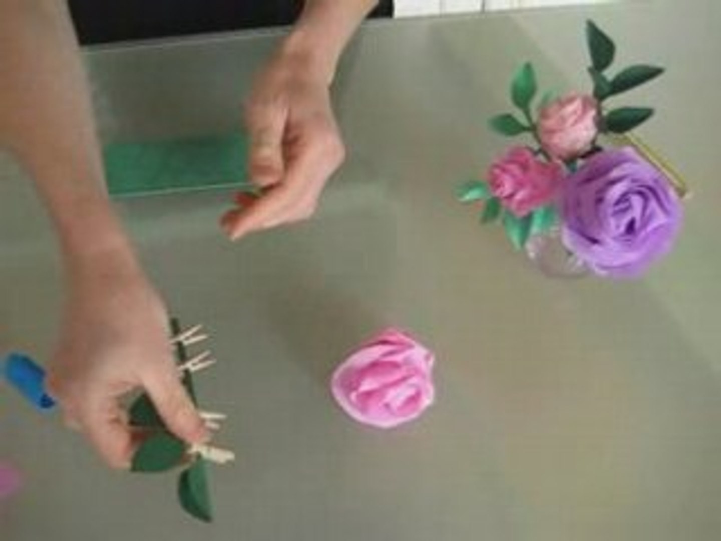 Rose en papier crépon - Vidéo Dailymotion