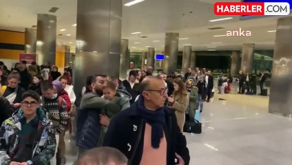 İzmir Havalimanı'nda Pasaport Kontrolünde Uzun Kuyruklar
