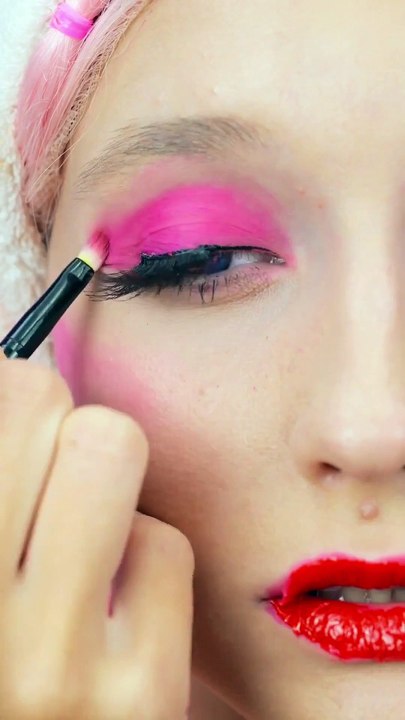 MAQUILLAGE MAGIQUE 😍 Un Outil de Beauté Sympa pour des Lèvres Superbes 💋✨ #maquillage #reverse