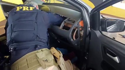 PRF apreende 40 kg de cocaína em veículo na BR-376