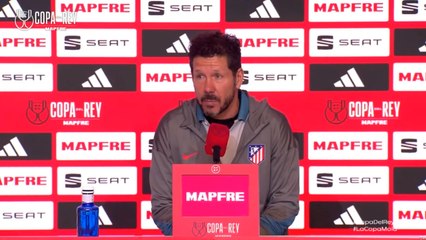 Simeone evita el papel de favorito para el derbi e ironiza sobre el comunicado del Real Madrid