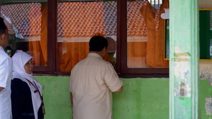 Prabowo Intip Kelas di SDN Jati 05 Pulo Gadung