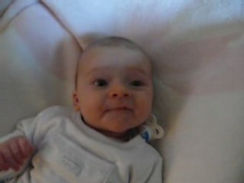 Ninon en grande discussion avec sa maman