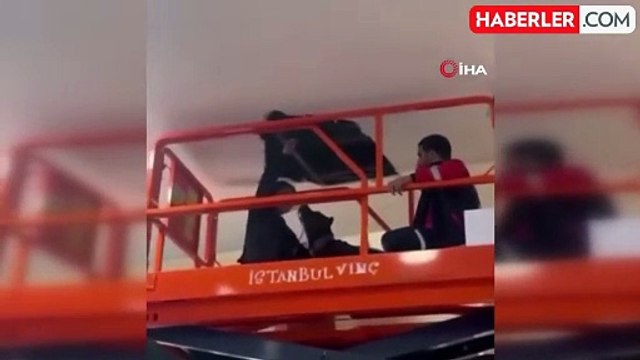Girdiği alışveriş merkezinde 3 gündür havalandırma boşluğunda saklanan hırsızlık şüphelisi, yakaland