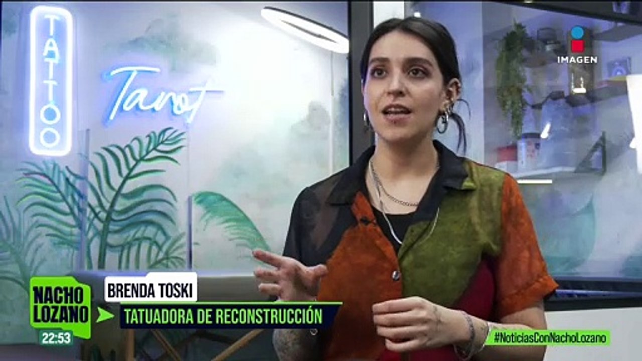 Tatuadora apoya a pacientes oncológicos a recuperar confianza tras el cáncer de mama