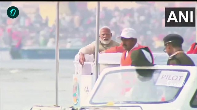 Narendra Modi : త్రివేణి సంగమంలో మోదీ పవిత్ర స్నానం | MahaKumbh |