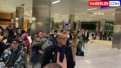 933 lirası olmayan havalimanındaki kuyruğa takıldı