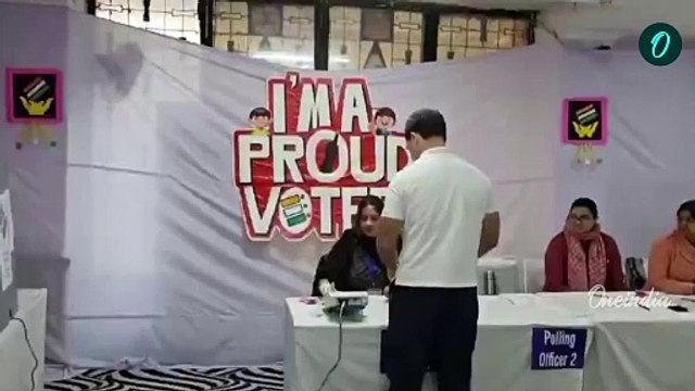 Delhi Election 2025 : పోలింగ్ స్టేషన్ లో రాహుల్ గాంధీ| Rahul Gandhi | Telugu Oneindia