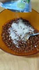 Burger di lenticchie con salsa allo yogurt e menta