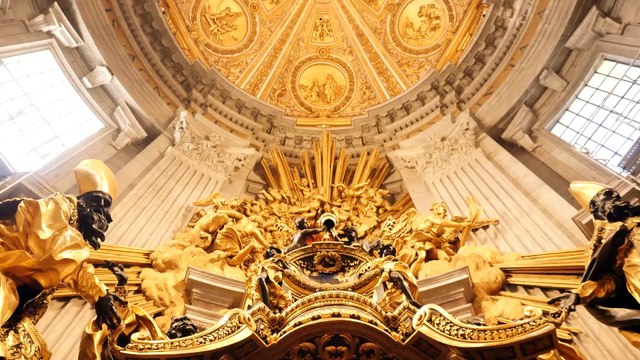 Oro e marmi, la nuova luce in San Pietro a Roma dopo i restauri del Giubileo