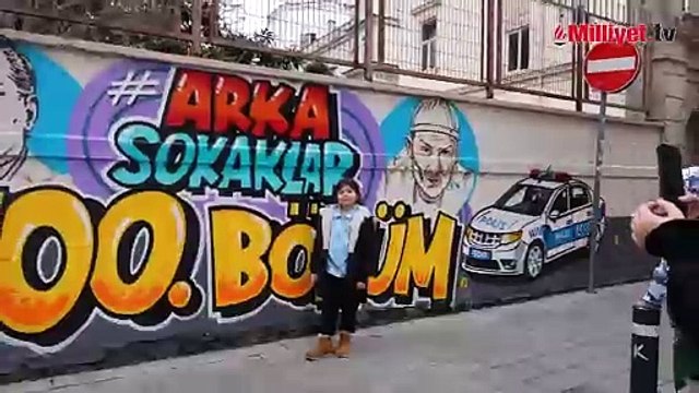 Arka Sokaklar'ın 700. bölümü kutlandı! 'Adını duvarlara yazdım'