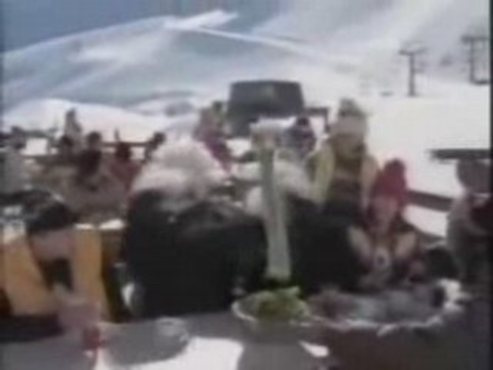 OSTRICH is SKIING ... Oh My GOD : )