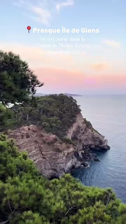 Plongez dans l'univers légendaire du Comte de Monte-Cristo avec une balade à couper le souffle 🌊🏞️ à travers les paysages qui ont inspiré ce chef-d'œuvre !