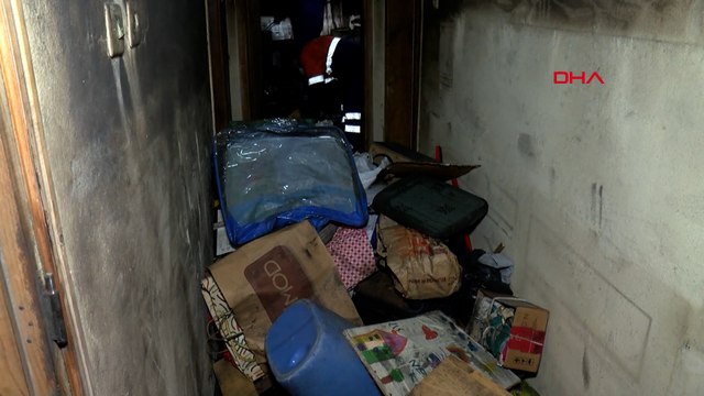 Esenler'de 10 yıldır çöp toplayan adamın evinden 5 ton çöp çıkartıldı