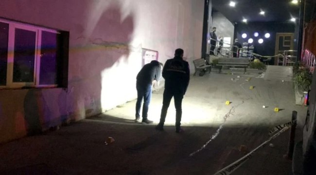 Eğlence mekanı çıkışı, husumetlilerine ateş açtı; 1 ölü