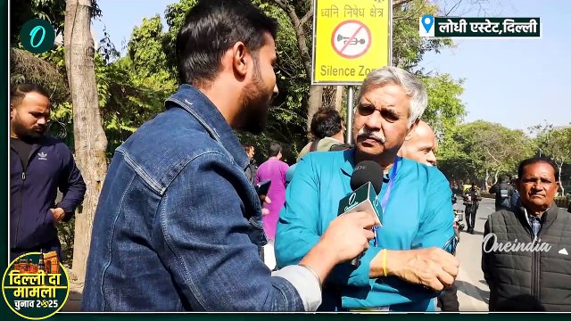 Delhi Election 2025 Voting : Priyanka Gandhi ने Robert Vadra के संग डाला वोट | वनइंडिया हिंदी