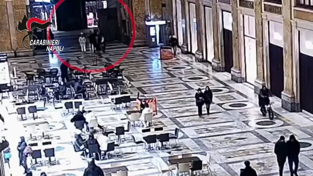 Napoli, lo scippo in via Toledo che mandò anziana in prognosi riservata. Arrestato pregiudicato