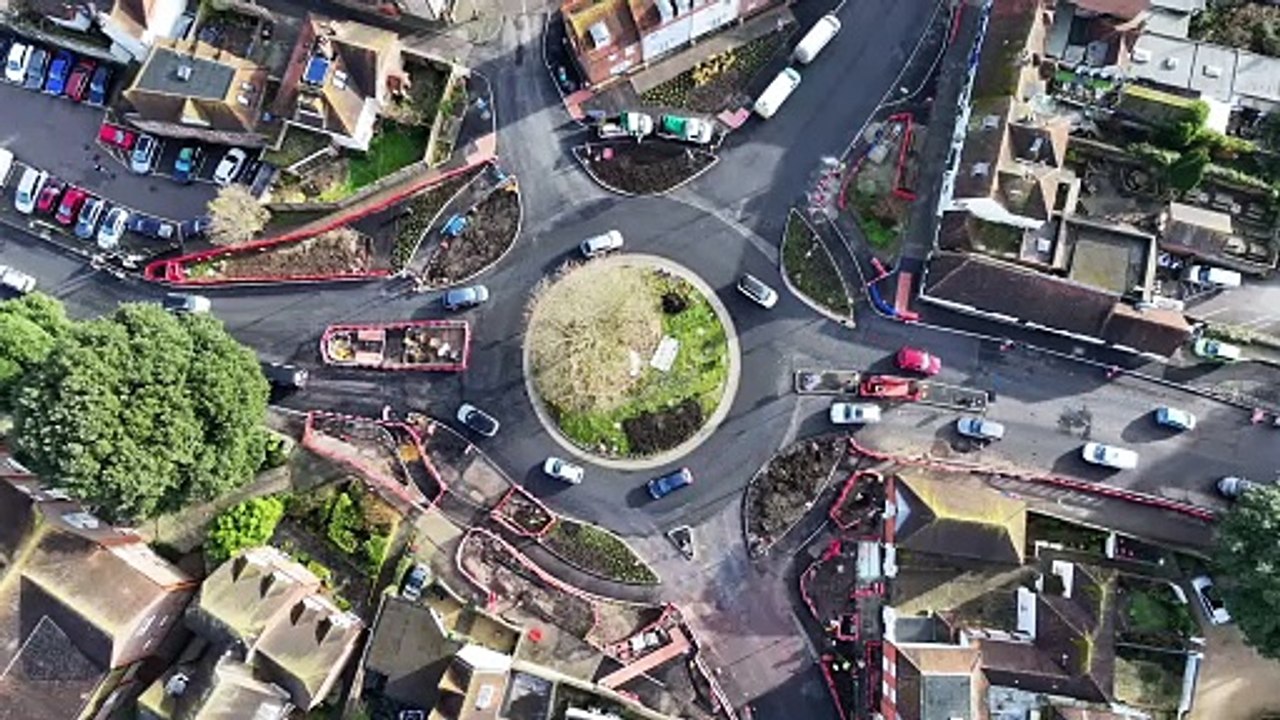 new-dutch-style-roundabout-in-chichester-to-open-soon-video-dailymotion