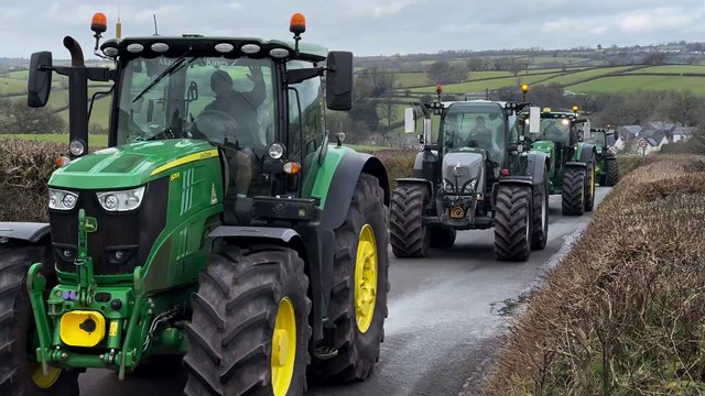 Dave Chanin lead the Steve Yeandle memorial tractor run on a Fordd 5000, video Alan Quick IMG_3353