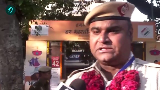 Delhi Election Voting: दिल्ली चुनाव में Delhi Police का कांस्टेबल क्यों बना कैंडिडेट| वनइंडिया हिंदी