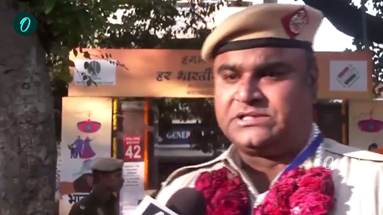 Delhi Election Voting: दिल्ली चुनाव में Delhi Police का कांस्टेबल क्यों बना कैंडिडेट| वनइंडिया हिंदी