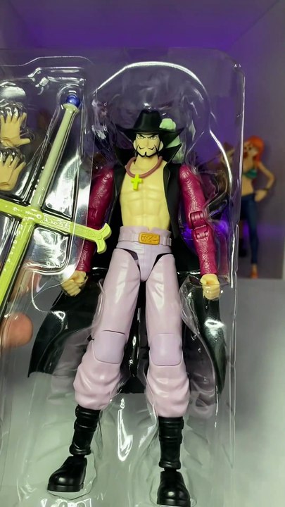 Unboxing anime heroes de Mihawk par Mia !