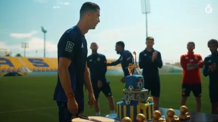 Al-Nassr felicita a Cristiano por sus 40 años con una tarta... ¡y de guinda una chilena!
