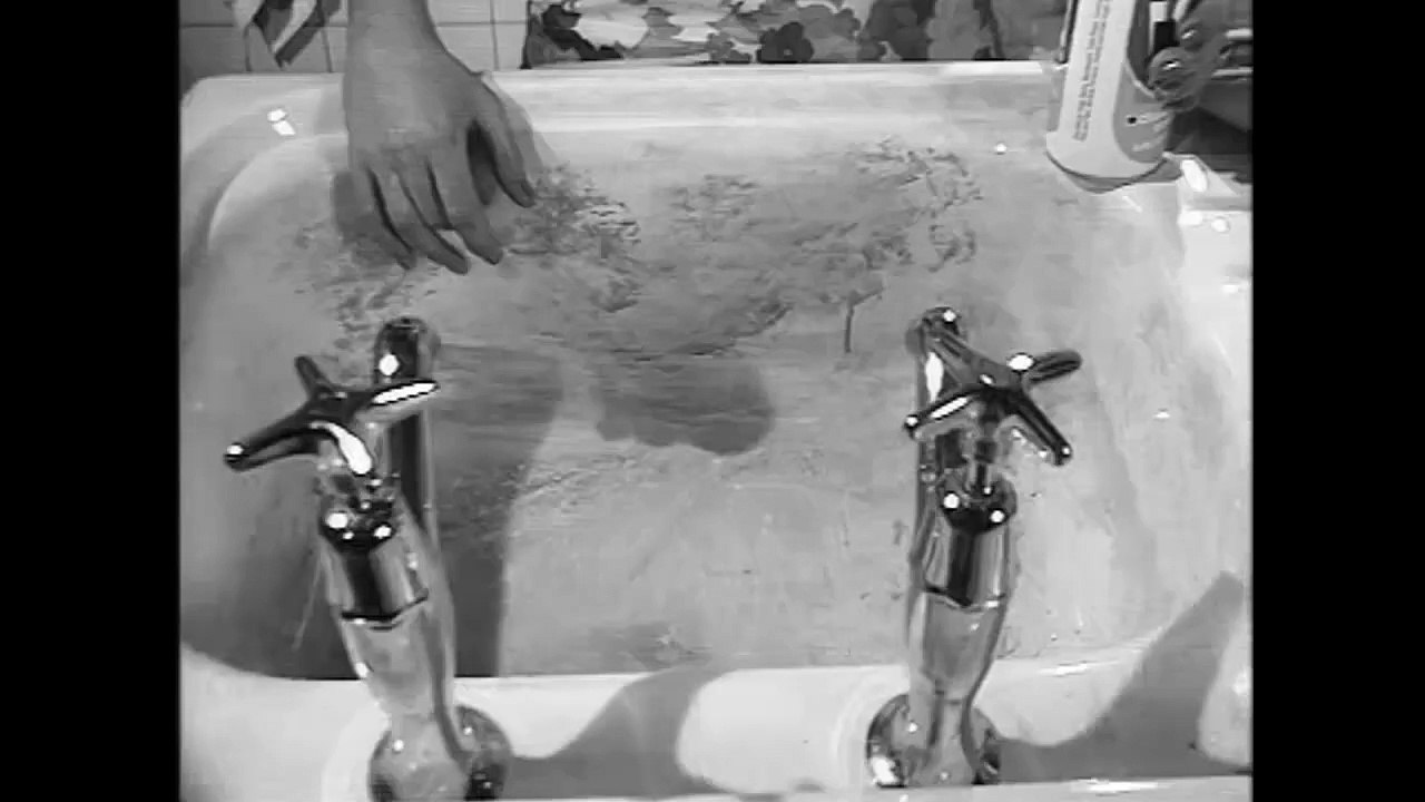 Benny Hill - Undercover Sanitary Inspector (1971)