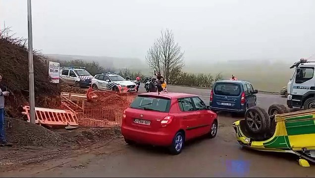 Dinant | Un véhicule SMUR sur le toit