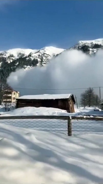 Artvin'in Şavşat İlçesinde Çığ Düştü
