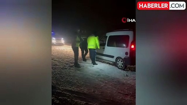 İnegöl-Domaniç Karayolu'nda Kar Yağışı ve Tipi Zor Anlar Yaşattı