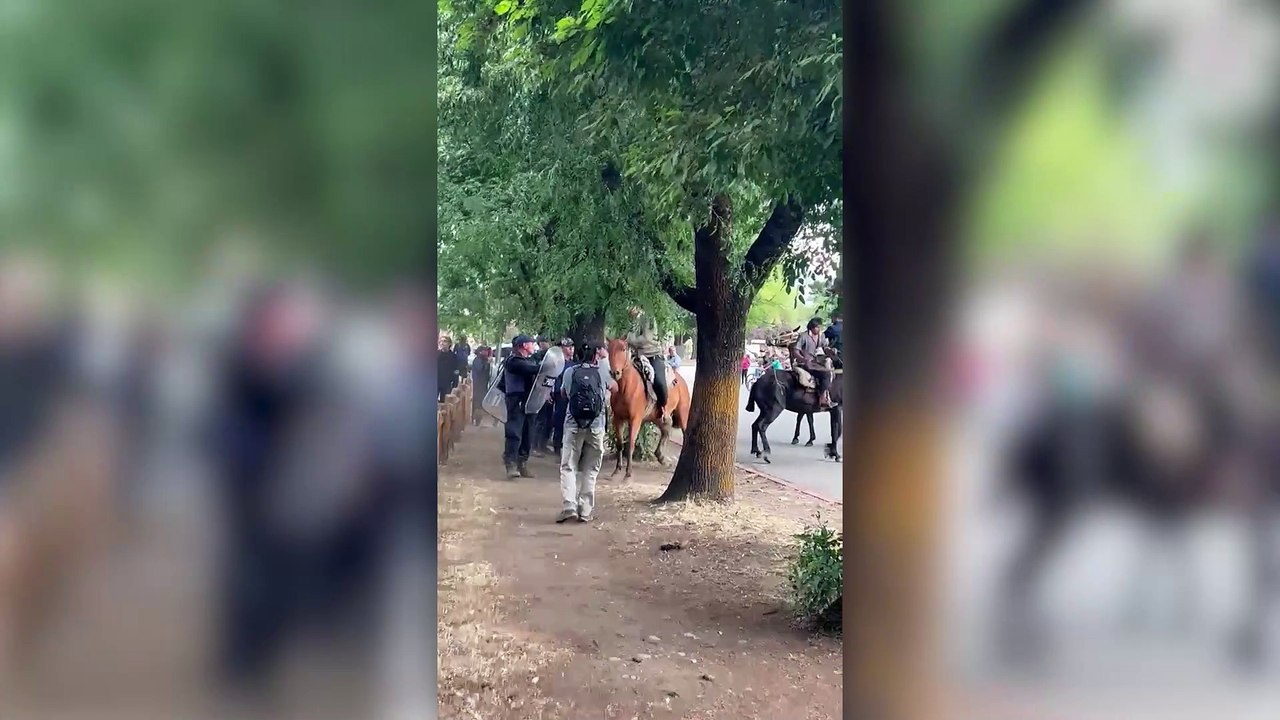 El Bolsón - Protestas frente a la comisaría