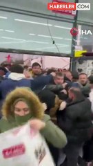 'Ne alırsan al 100 TL' kampanyasında izdiham çıktı, insanlar birbirini ezdi