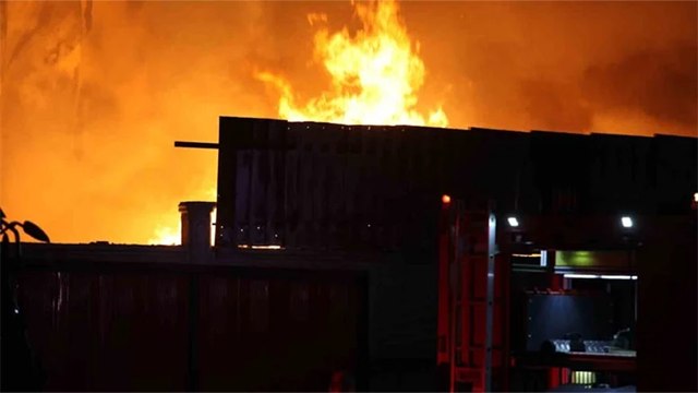 Adana'da geri dönüşüm tesisinde korkutan yangın!