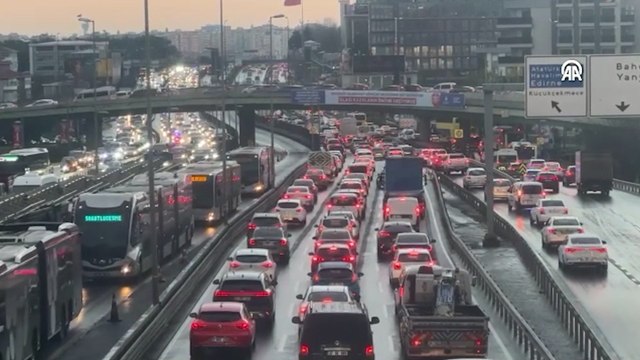 İstanbul'da sabah saatlerinde trafik yoğunluğu