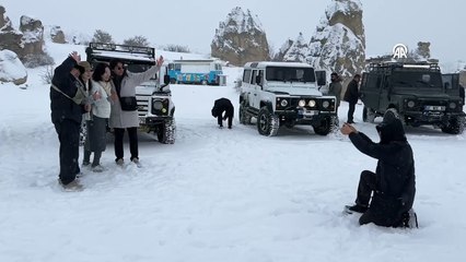 Dünyanın hayran olduğu güzelliğe bir de kar eklendi: Kapadokya'dan enfes manzaralar!