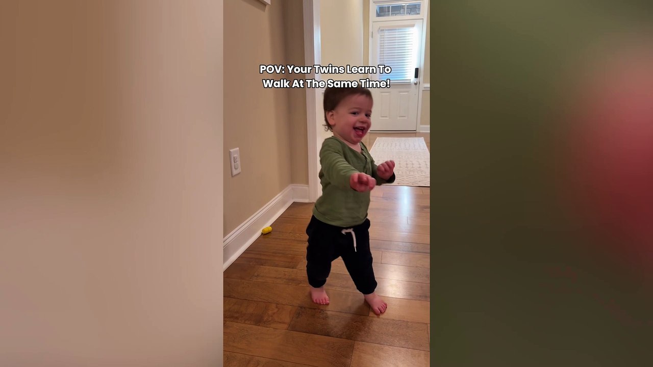 Twins take their first steps at exactly the same time