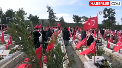 Hatay'da deprem şehitleri mezarlığındaki yoğunluk havadan görüntülendi