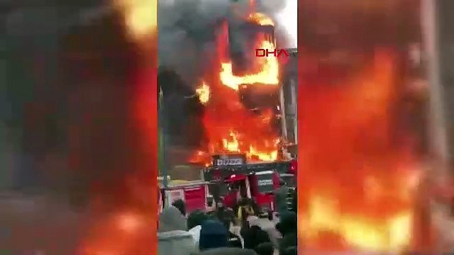 Tarihi Mısır Çarşısı'nda yangın: Ekipler seferber oldu!